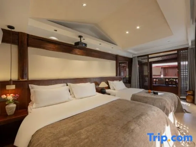 Suite with balcony