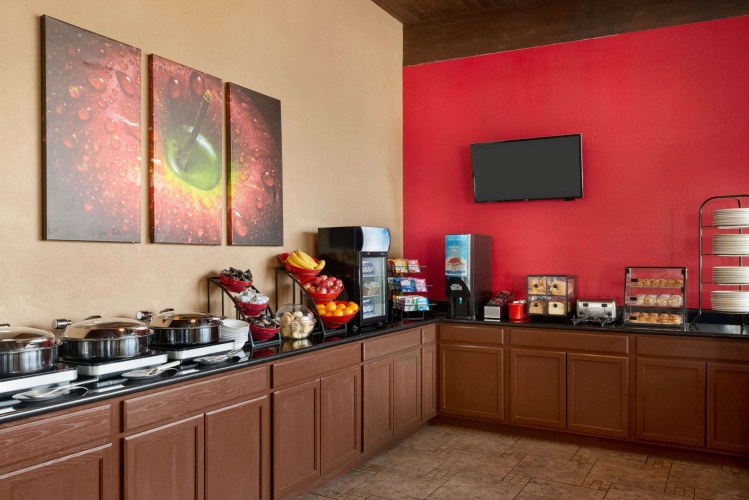 Ramada by Wyndham Spokane Airport photo 18