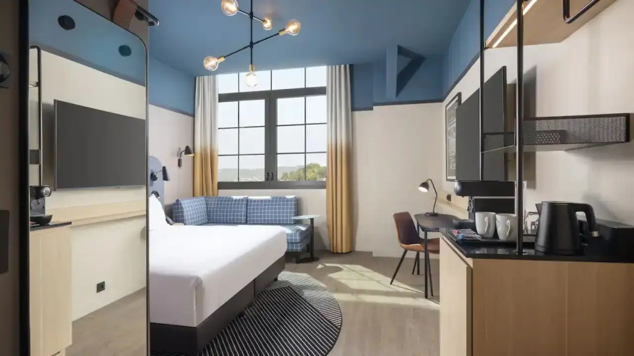 Deluxe Double room with city view