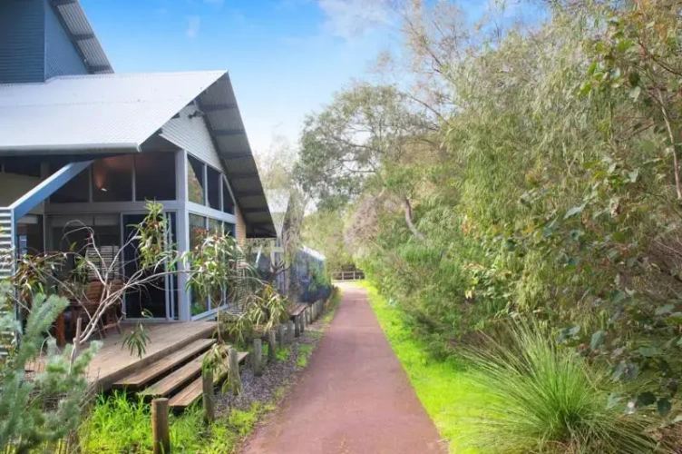 4 Bedrooms Cottage