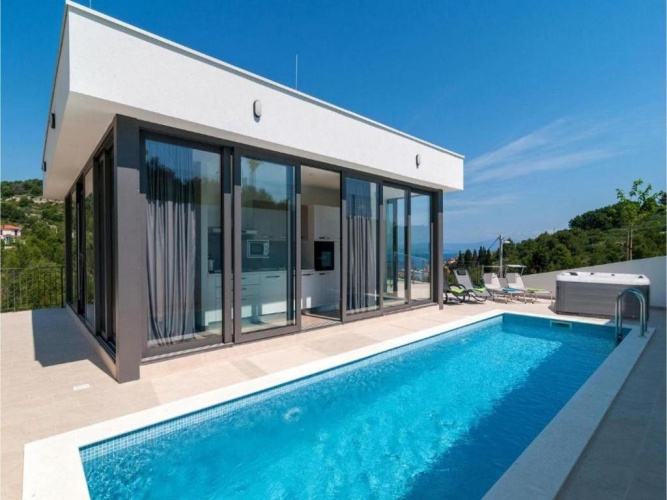 3 Bedrooms Villa
