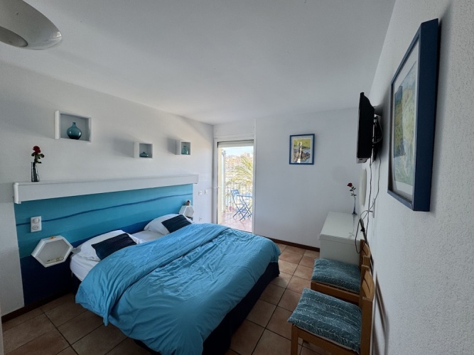 Apartment with balcony and with sea view