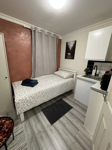 Studio Sleeps 1 Near Acton Park