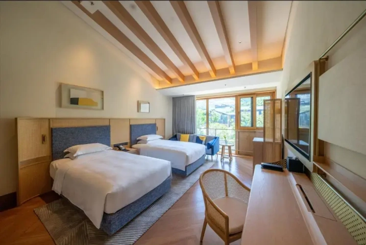 Standard Twin room with courtyard view