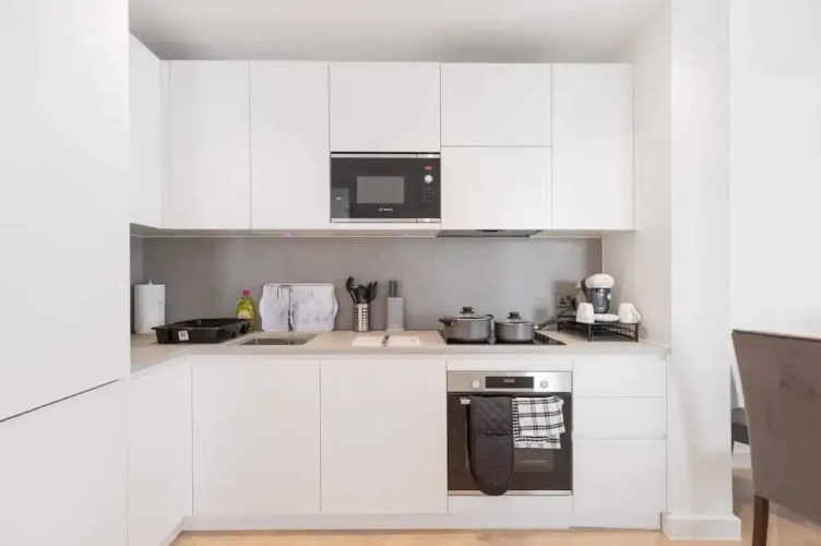 3br-sleeps8-central London-parking