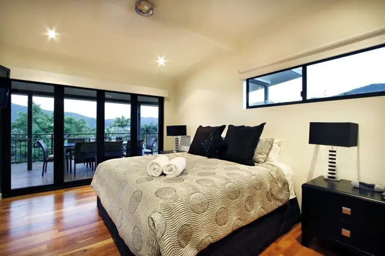 Airlie Escape