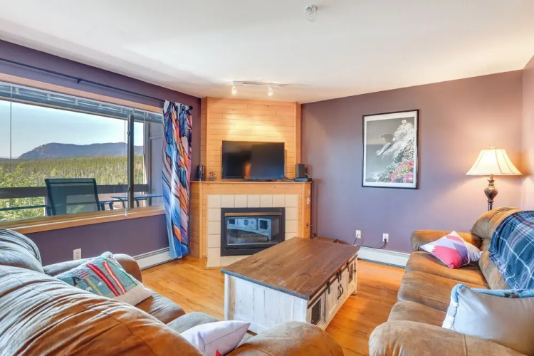 Stunning Mountain Views: Silverthorne Condo!