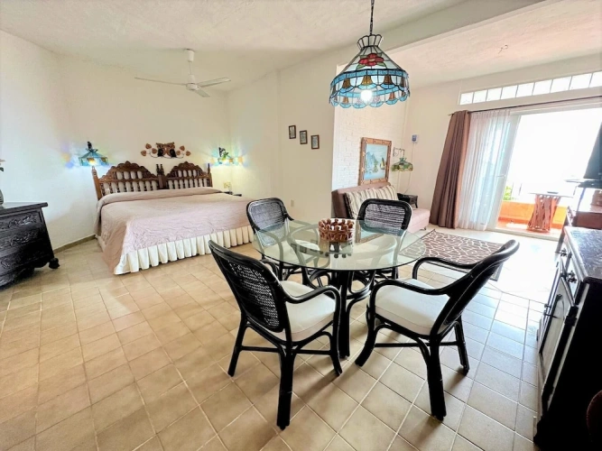 Deluxe Suite with balcony