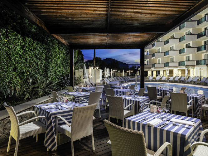Boutique Hotel H10 Blue Mar - Adults Only photo 17
