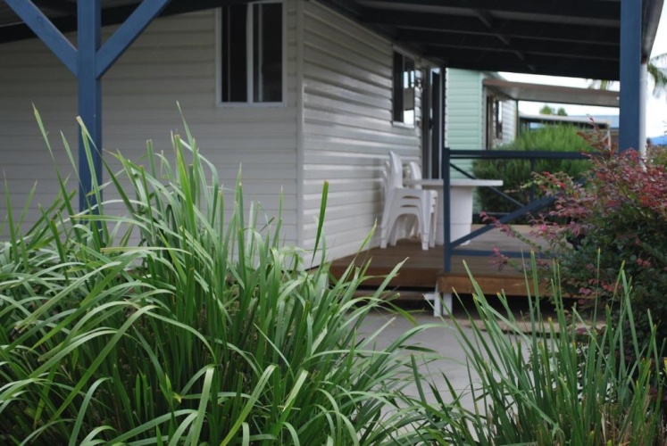 2 Bedrooms Bungalow