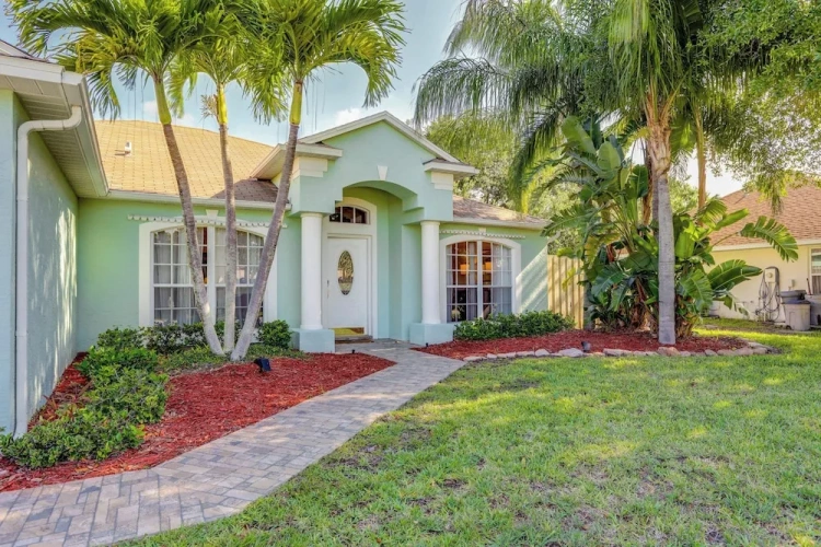 4 Bedrooms Cottage