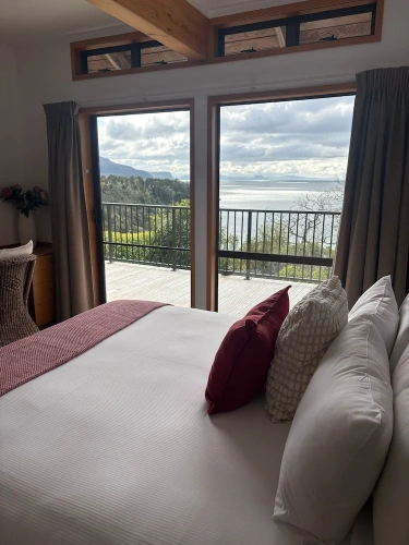 3 Bedrooms Premium Cottage with balcony and with lake view