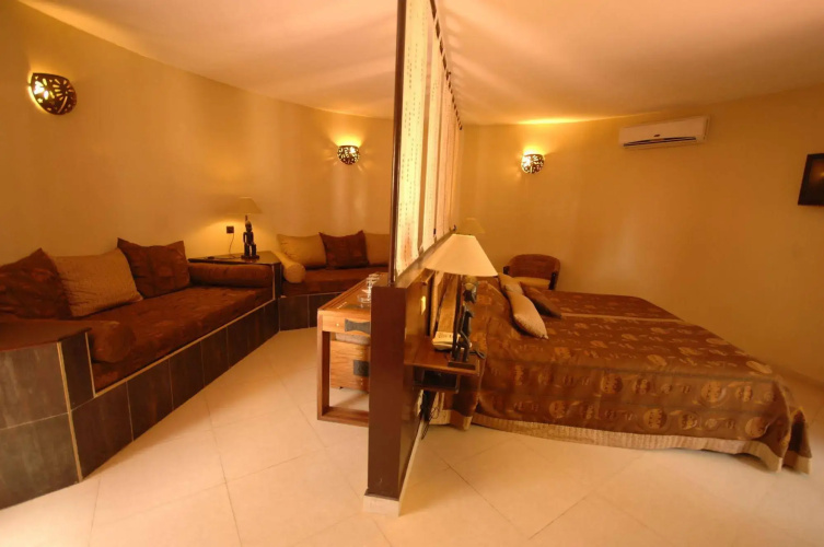 Royam Hotel