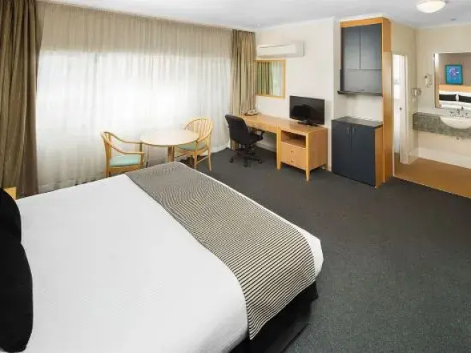 The Woden Hotel