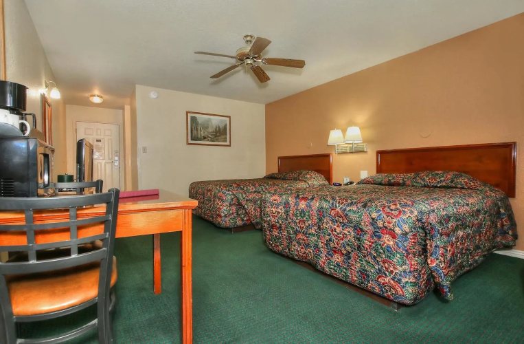Majestic Mountain Inn