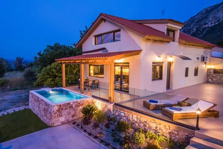 3 Bedrooms Villa