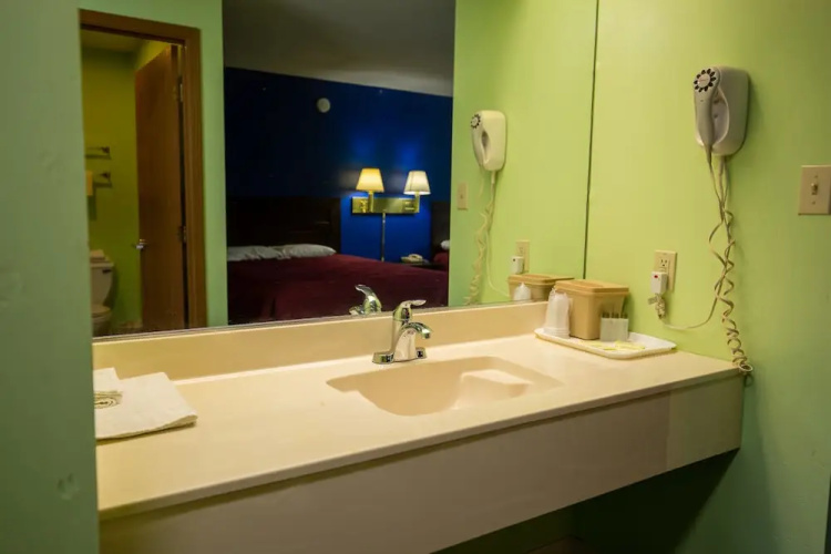 Budget Host Inn