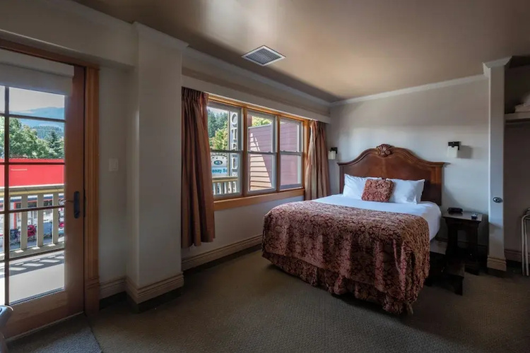 Kaslo Hotel