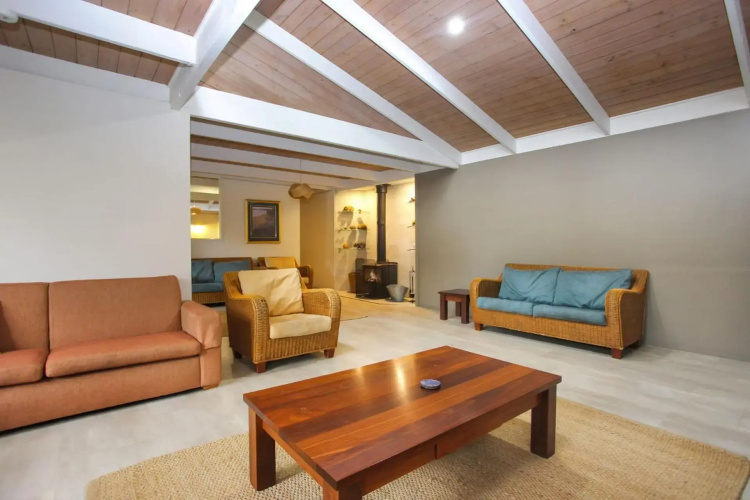 Large 4 Bedroom Home - Pet Friendly