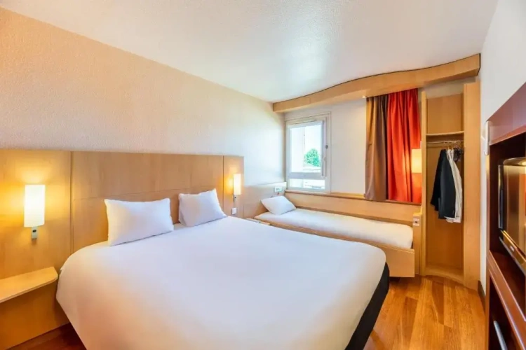 Triple room
