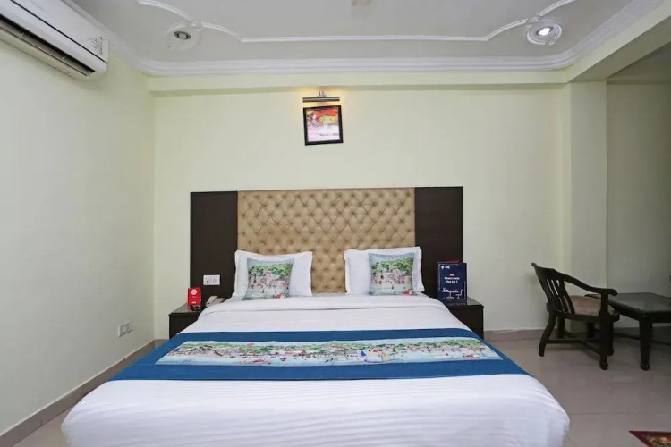 OYO 8909 Hotel Grand