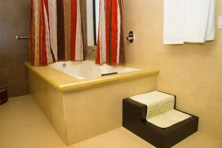 Aldea Thai 312 by PRP