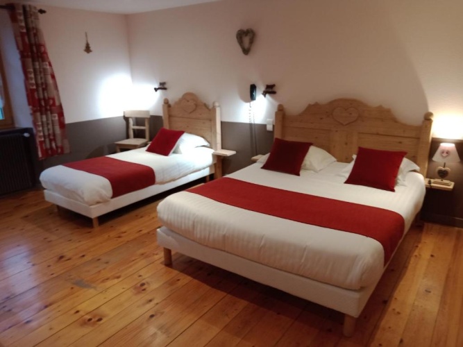 Standard Triple room