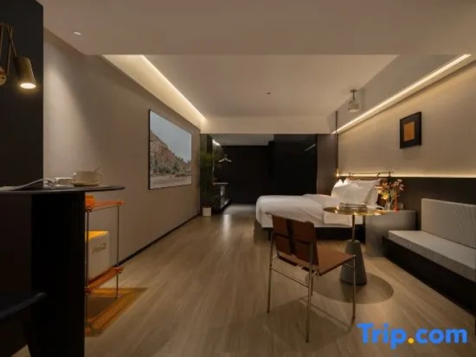 Standard Double room with city view