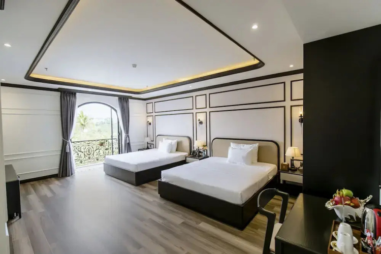 Robin Hotel