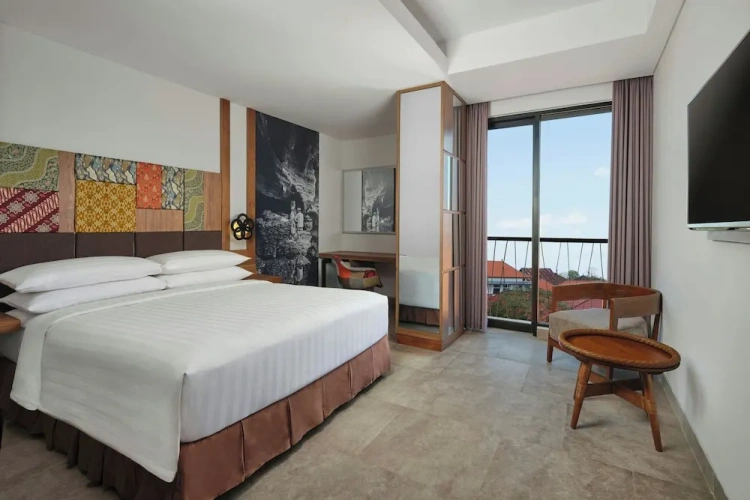 Superior Double room with balcony and with city view