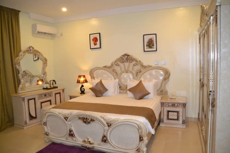Executive Single room with pool view