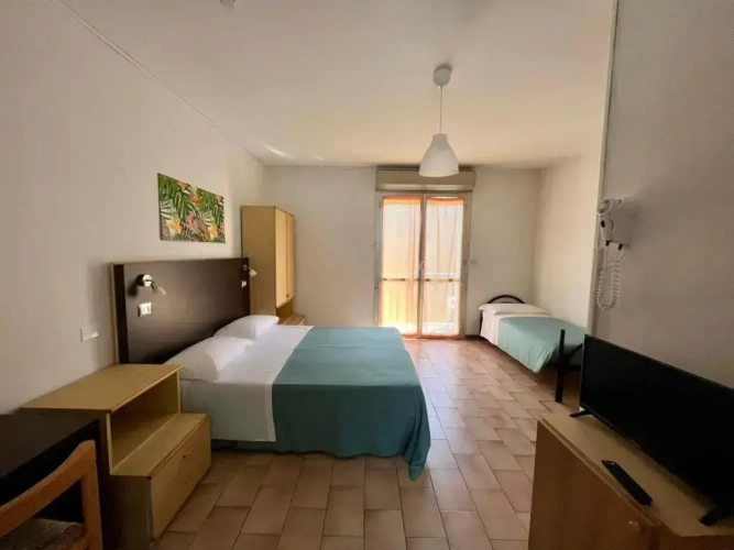 Standard Triple room with balcony