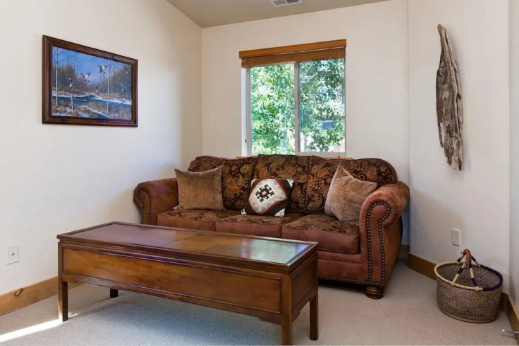 4BR 3.5BA Urban Alpine Home by RedAwning