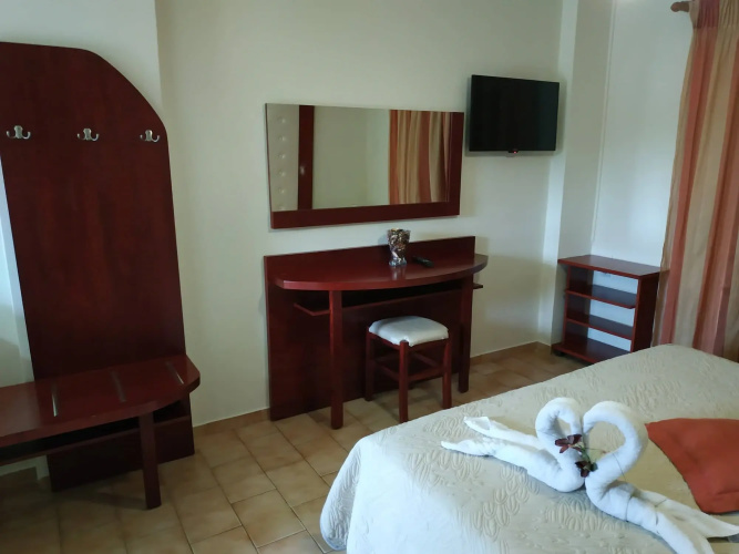 Eleni's Garden & Castello Suites