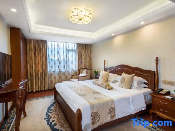Deluxe Suite
