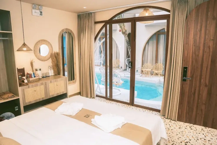 Deluxe Double room with pool view
