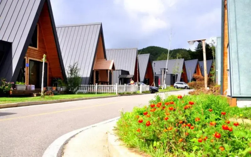 Lambs Village 06