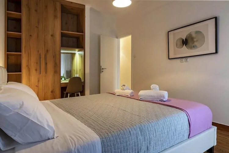 Elegant, spacious & minimalist aptm w/balcony