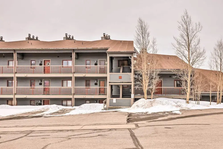 Private Balcony & Resort Perks: Silverthorne Condo
