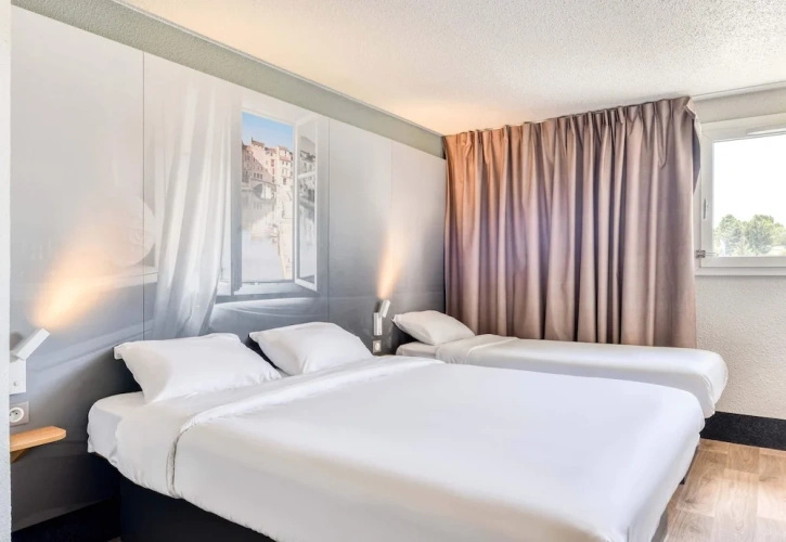 Standard Triple room