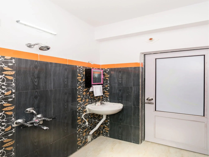 OYO 9811 Hotel Relax Inn