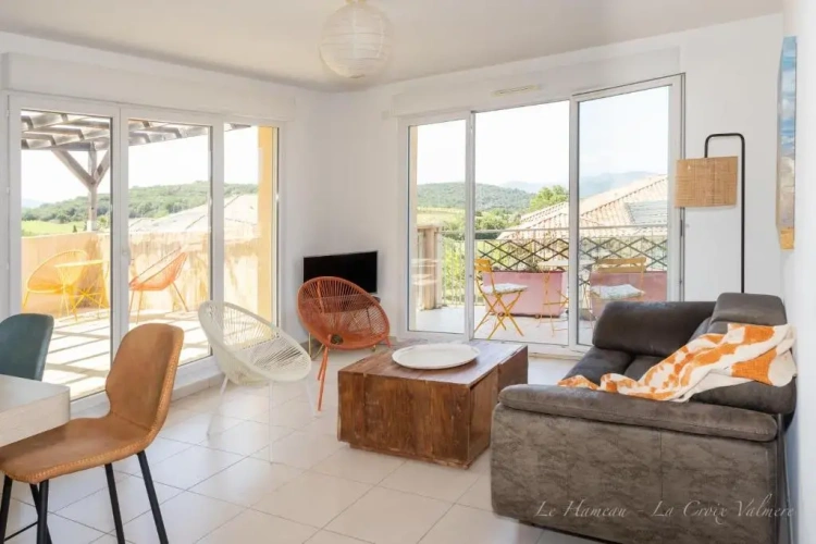 2 Bedrooms Apartment