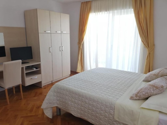 3 Bedrooms Apartment