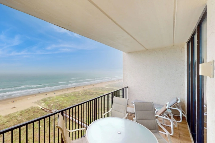2 Bedrooms Apartment with balcony