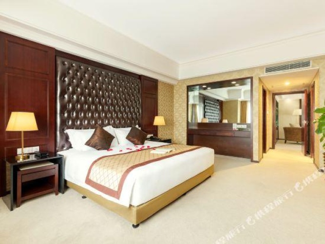 Deluxe Suite