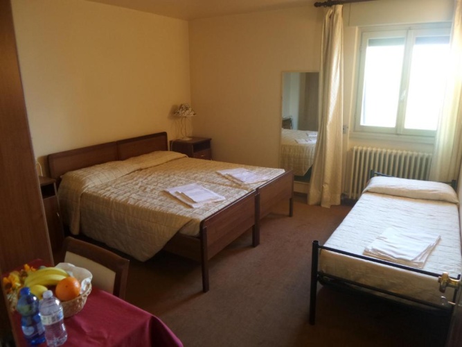 Standard Triple room with lake view