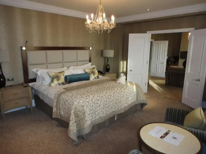 South Lodge Hotel