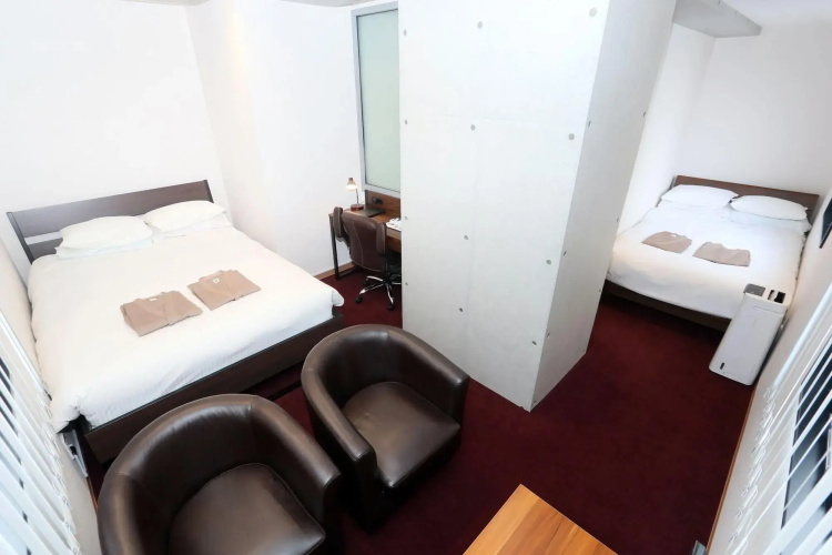 Lightning Hotel