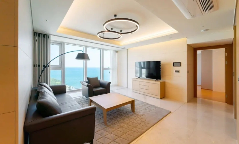 2 Bedrooms Premier Suite with harbour view