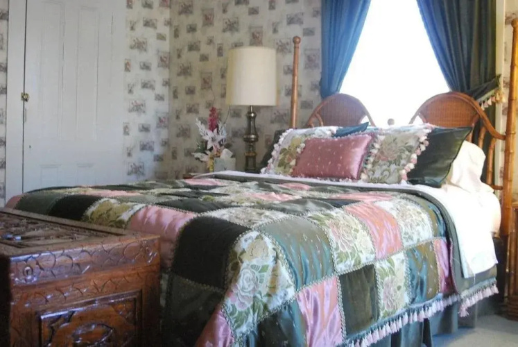 The Commodore Bed and Breakfast